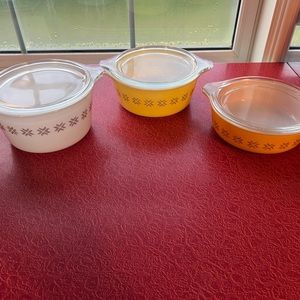 Vintage Pyrex Town and Country Casseroles Set of 3 with Lids